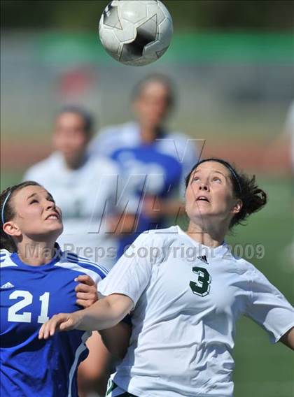 Thumbnail 2 in Longview vs. Lindale (Class 4A, Region II semifinals) photogallery.