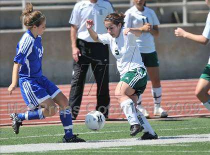 Thumbnail 2 in Longview vs. Lindale (Class 4A, Region II semifinals) photogallery.