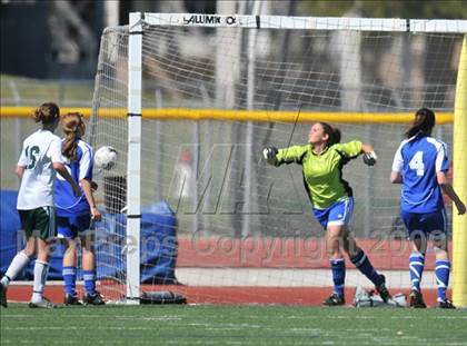 Thumbnail 3 in Longview vs. Lindale (Class 4A, Region II semifinals) photogallery.