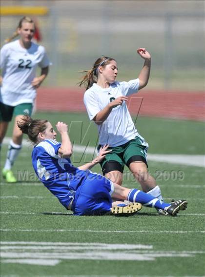 Thumbnail 3 in Longview vs. Lindale (Class 4A, Region II semifinals) photogallery.