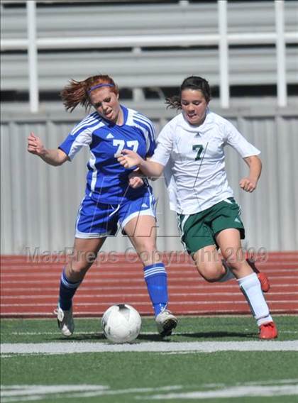 Thumbnail 3 in Longview vs. Lindale (Class 4A, Region II semifinals) photogallery.