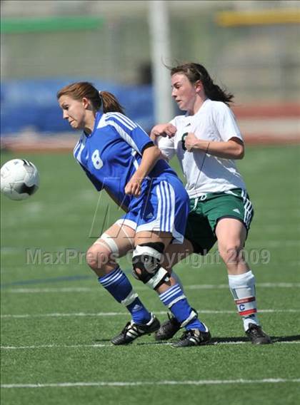 Thumbnail 1 in Longview vs. Lindale (Class 4A, Region II semifinals) photogallery.