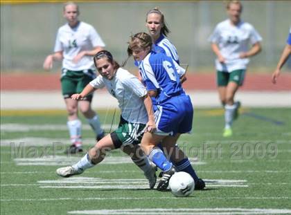 Thumbnail 2 in Longview vs. Lindale (Class 4A, Region II semifinals) photogallery.
