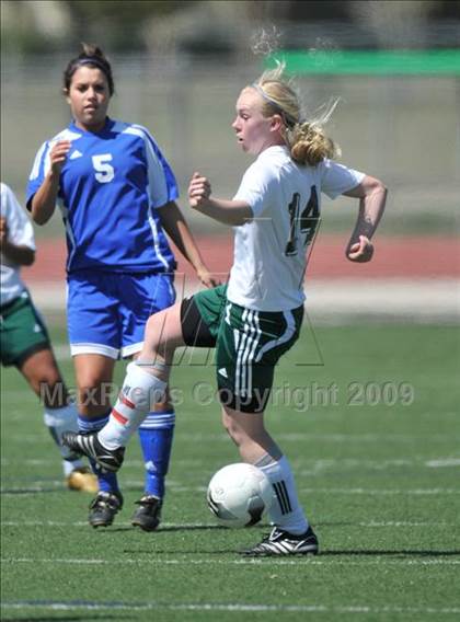 Thumbnail 2 in Longview vs. Lindale (Class 4A, Region II semifinals) photogallery.