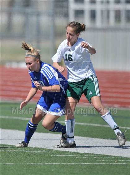 Thumbnail 1 in Longview vs. Lindale (Class 4A, Region II semifinals) photogallery.
