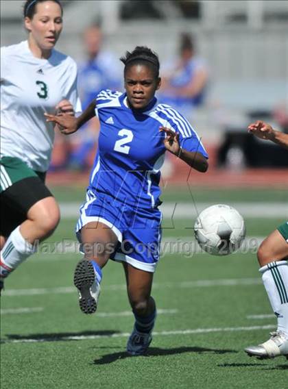 Thumbnail 2 in Longview vs. Lindale (Class 4A, Region II semifinals) photogallery.