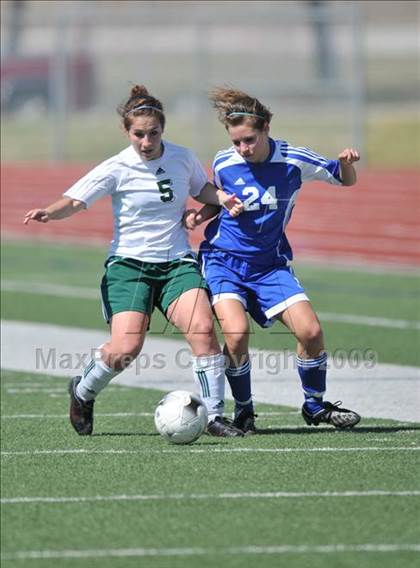 Thumbnail 2 in Longview vs. Lindale (Class 4A, Region II semifinals) photogallery.