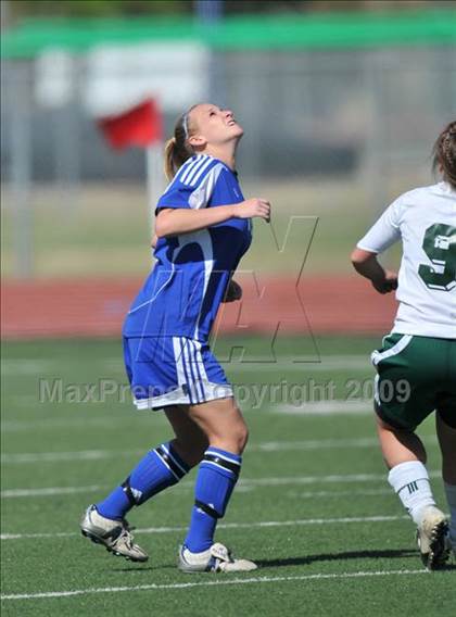 Thumbnail 2 in Longview vs. Lindale (Class 4A, Region II semifinals) photogallery.