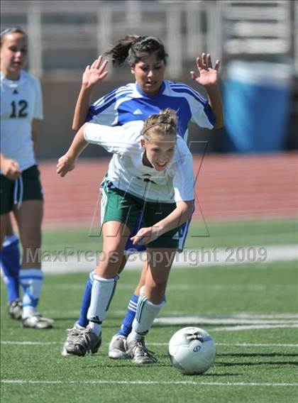 Thumbnail 3 in Longview vs. Lindale (Class 4A, Region II semifinals) photogallery.