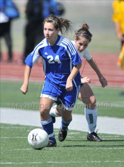 Thumbnail 1 in Longview vs. Lindale (Class 4A, Region II semifinals) photogallery.