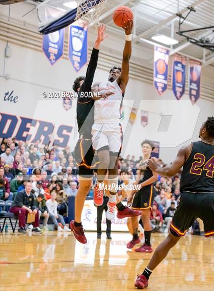 Thumbnail 3 in O'Dea @ Eastside Catholic photogallery.