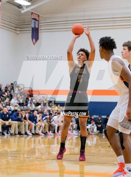 Thumbnail 2 in O'Dea @ Eastside Catholic photogallery.