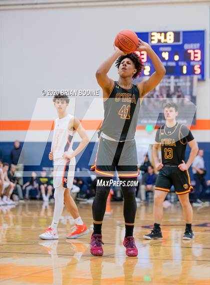 Thumbnail 3 in O'Dea @ Eastside Catholic photogallery.