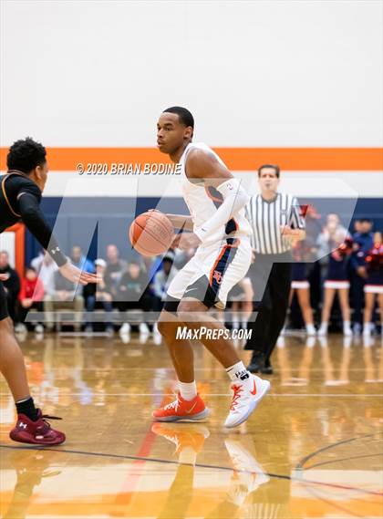 Thumbnail 3 in O'Dea @ Eastside Catholic photogallery.