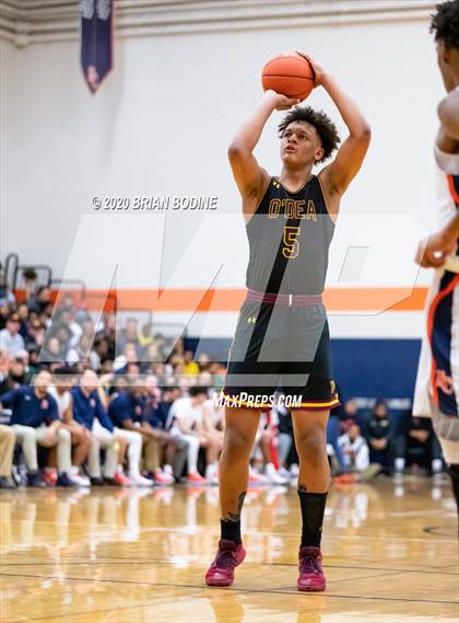 Thumbnail 1 in O'Dea @ Eastside Catholic photogallery.