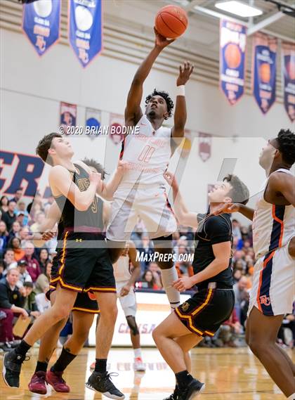 Thumbnail 1 in O'Dea @ Eastside Catholic photogallery.