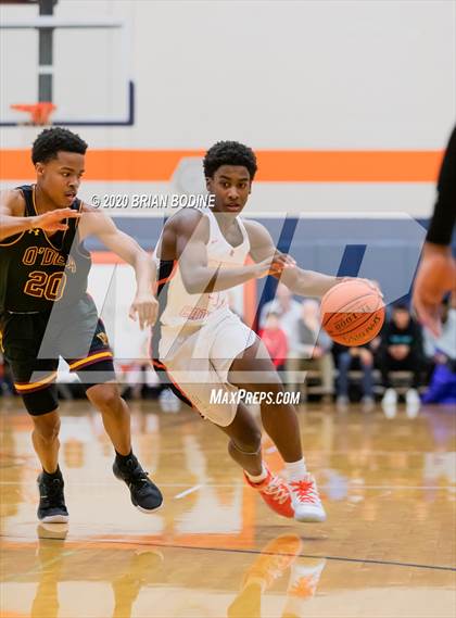 Thumbnail 3 in O'Dea @ Eastside Catholic photogallery.