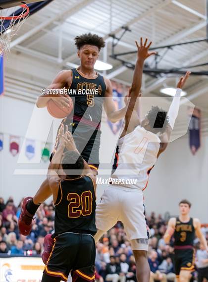 Thumbnail 3 in O'Dea @ Eastside Catholic photogallery.