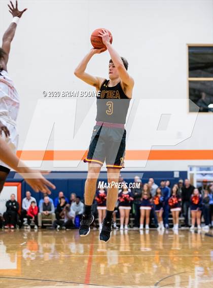 Thumbnail 1 in O'Dea @ Eastside Catholic photogallery.