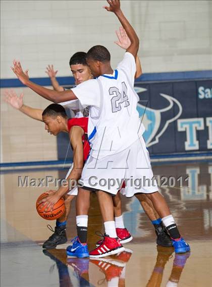 Thumbnail 3 in Crosby @ Chavez (McDonald's Texas Invitational) photogallery.