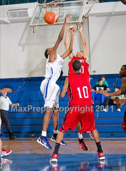 Thumbnail 3 in Crosby @ Chavez (McDonald's Texas Invitational) photogallery.