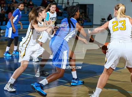 Thumbnail 2 in Ventura vs. Serra photogallery.