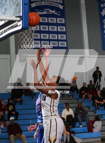Thumbnail 2 in Ventura vs. Serra photogallery.