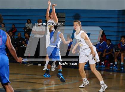 Thumbnail 2 in Ventura vs. Serra photogallery.