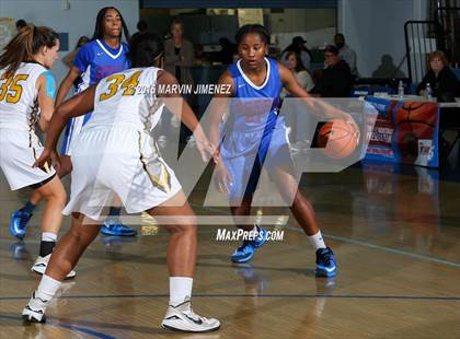 Thumbnail 3 in Ventura vs. Serra photogallery.