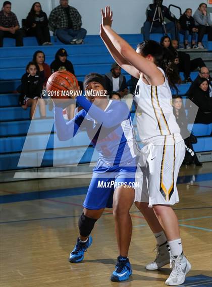 Thumbnail 1 in Ventura vs. Serra photogallery.