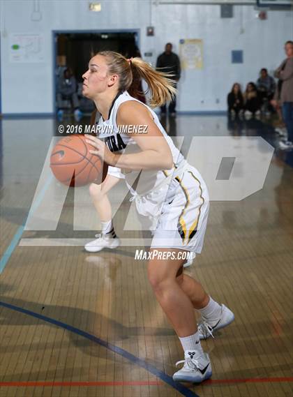Thumbnail 3 in Ventura vs. Serra photogallery.