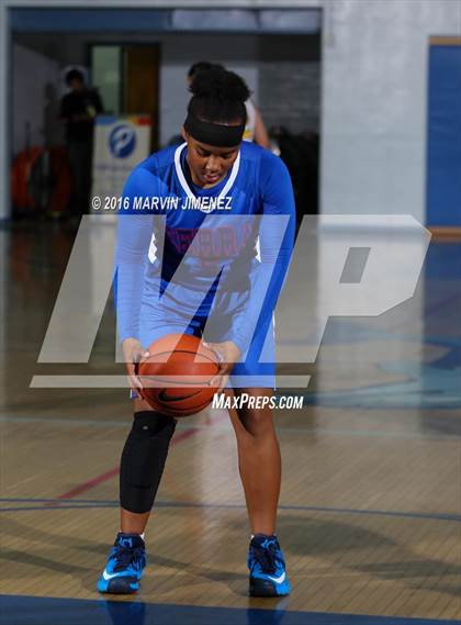 Thumbnail 2 in Ventura vs. Serra photogallery.