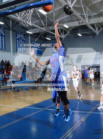Thumbnail 1 in Ventura vs. Serra photogallery.