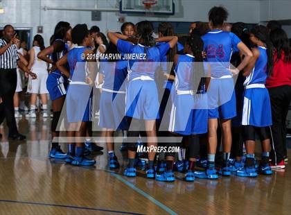 Thumbnail 3 in Ventura vs. Serra photogallery.