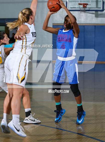 Thumbnail 3 in Ventura vs. Serra photogallery.