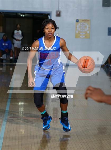 Thumbnail 1 in Ventura vs. Serra photogallery.