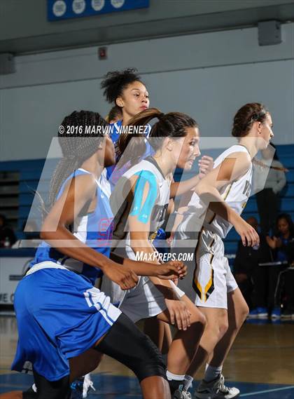 Thumbnail 3 in Ventura vs. Serra photogallery.
