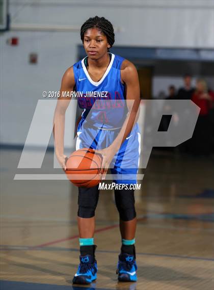 Thumbnail 1 in Ventura vs. Serra photogallery.