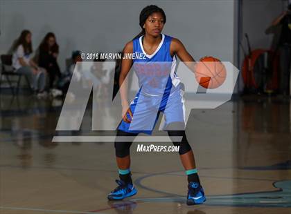 Thumbnail 2 in Ventura vs. Serra photogallery.