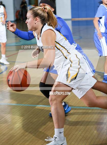 Thumbnail 1 in Ventura vs. Serra photogallery.