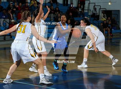 Thumbnail 1 in Ventura vs. Serra photogallery.