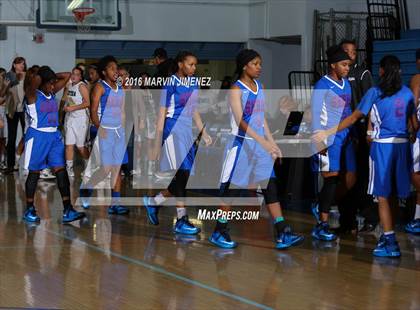 Thumbnail 3 in Ventura vs. Serra photogallery.