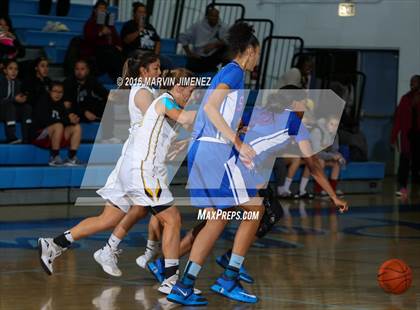 Thumbnail 3 in Ventura vs. Serra photogallery.