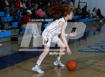 Thumbnail 3 in Ventura vs. Serra photogallery.