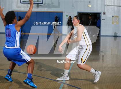 Thumbnail 1 in Ventura vs. Serra photogallery.
