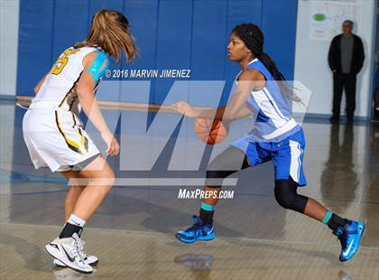 Thumbnail 3 in Ventura vs. Serra photogallery.
