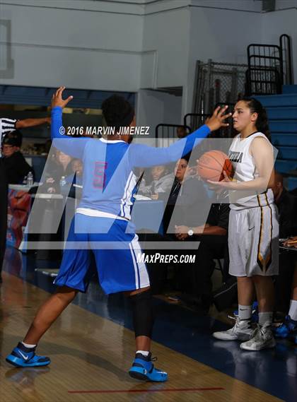 Thumbnail 2 in Ventura vs. Serra photogallery.