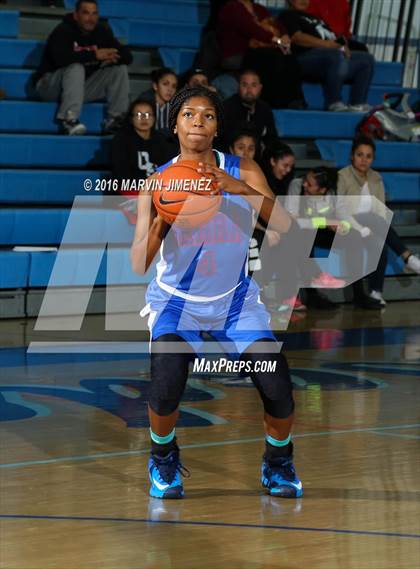 Thumbnail 2 in Ventura vs. Serra photogallery.