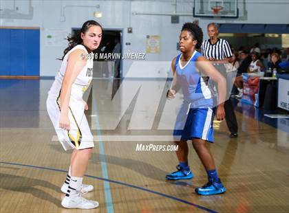 Thumbnail 3 in Ventura vs. Serra photogallery.