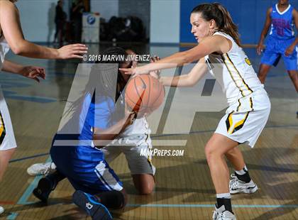 Thumbnail 2 in Ventura vs. Serra photogallery.